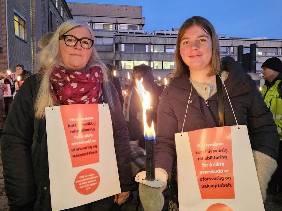 Bente Endresen og Signe Karlsen Bøvolden under aksjon ved Aker sykehus