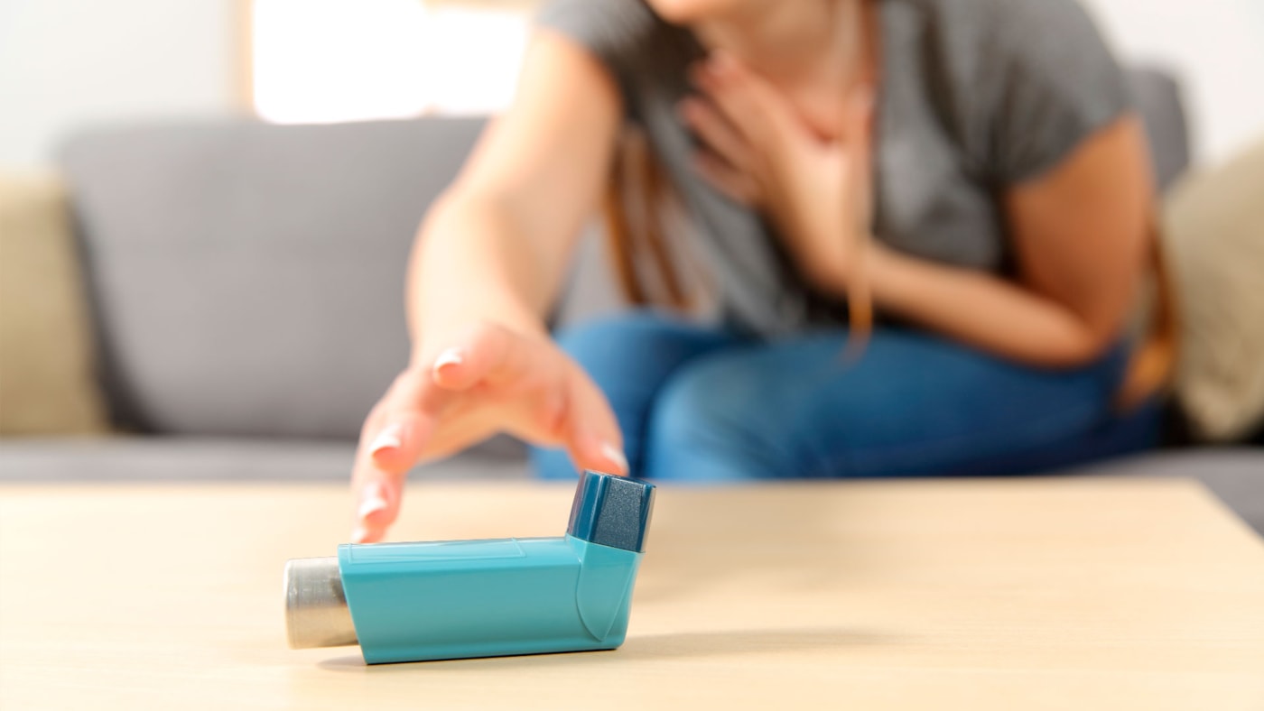 Person som får astma-anfall