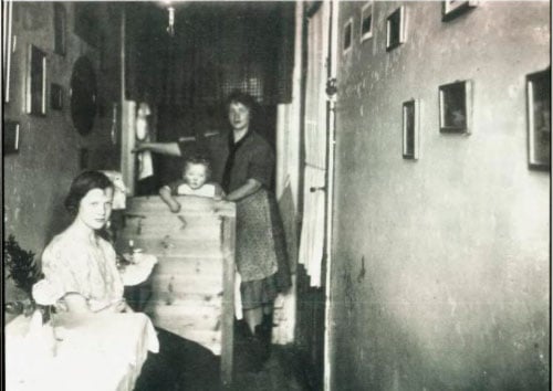 Boligforholdene i Oslo var elendioge til langt opp i 1950-årene, og skapte grobunn for smittsomme sykdommer som tuberkulose.,