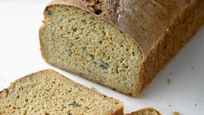 Allergivennlig grovt brød med solsikkefrø og gulrot