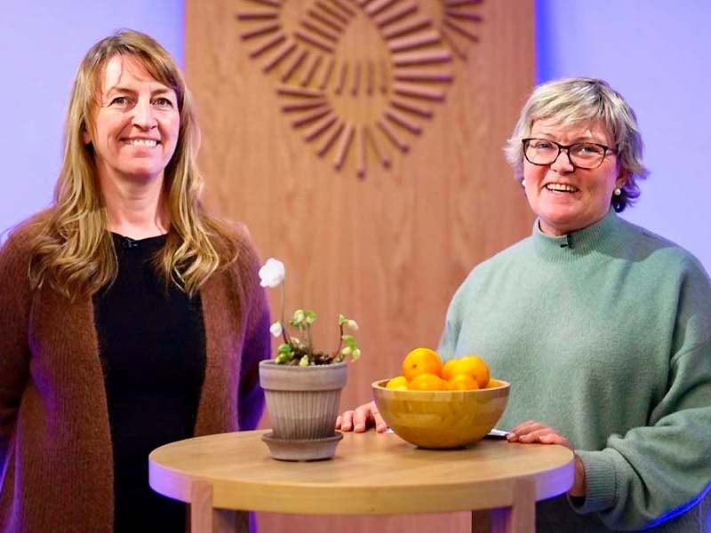 Margrethe Sellæg og Helle Grøttum i kolsskolen